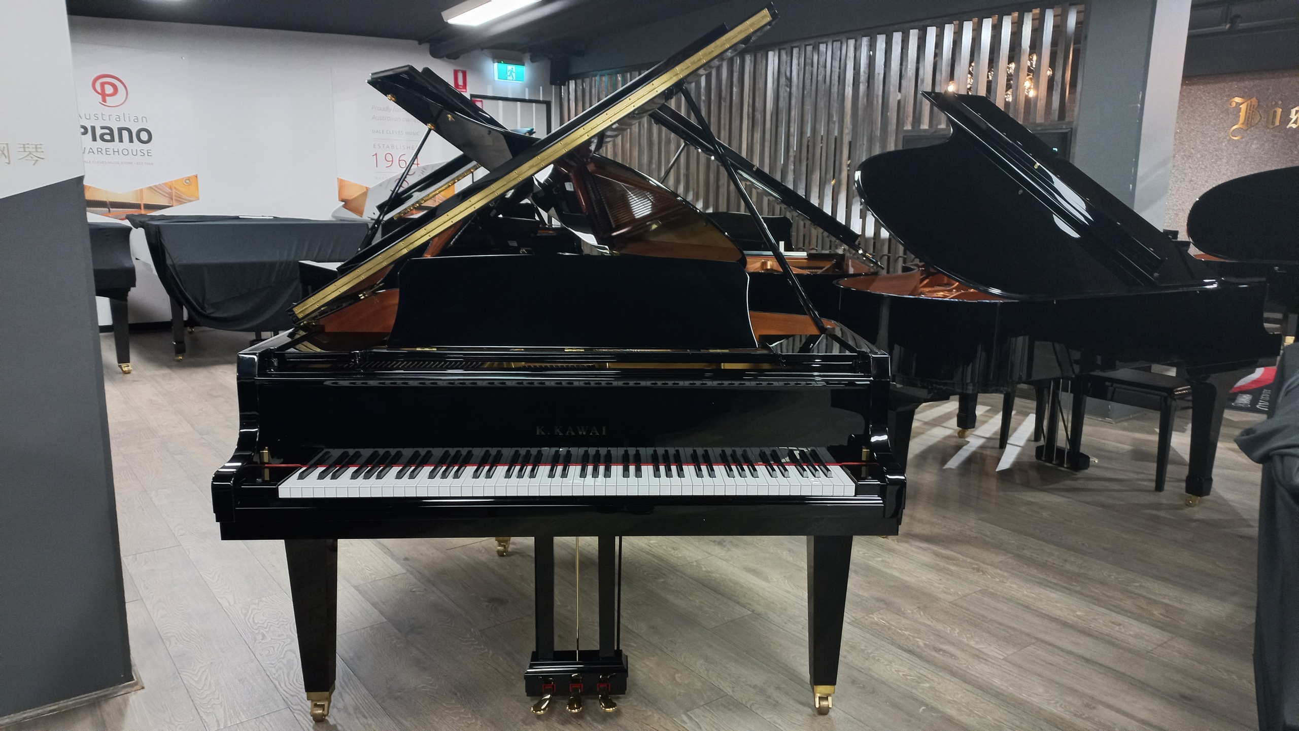 Kawai GL-20 (Polished Ebony) – USED — photo 1 Kawai GL-20 (Polished Ebony) – USED — photo 1