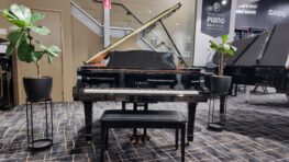 YAMAHA C3 (Polished Ebony) – USED — photo 1