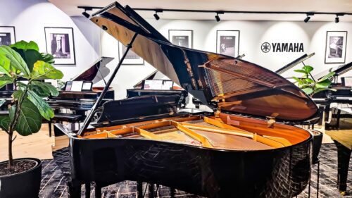 Yamaha C2 (Polished Ebony) – USED — photo 2